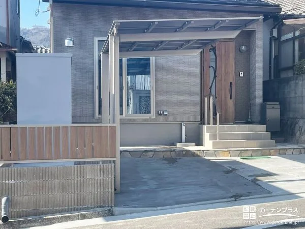 木目調目隠しフェンスとフラット屋根カーポートで整える外構工事