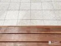 段差をベンチ代わりにも。天然木ステップとテラスで庭時間をもっと身近に