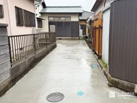 広々と使える駐車スペースで、毎日の車の出し入れを快適に[施工後]