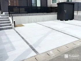 毎日使う駐車スペースは、レンガ目地でさりげなく上質に[施工後]