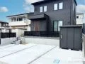高低差を活かし、暮らしやすさまで考えた統一感のある新築外構