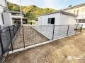 境界をしっかり区切り、開放感も保つフェンス設計