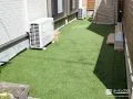 雑草対策と景観を両立する防草シートと人工芝を敷設したお庭工事