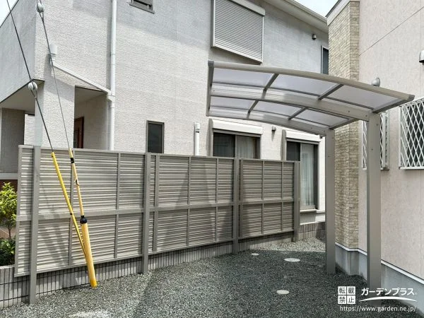 プライバシーを守る目隠しフェンスとサイクルポート設置工事
