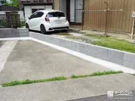 境界ブロックを新設して敷地をすっきり整えた駐車スペース工事