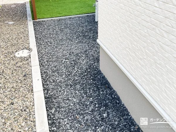 雑草対策もできる犬走り