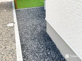 雑草対策もできる犬走り