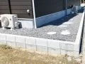 メンテナンスしやすく雑草対策した建物まわり