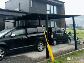 ブラックマットポリカーボネート屋根がおしゃれなカーポート工事