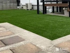 緑鮮やかな人工芝[施工後]