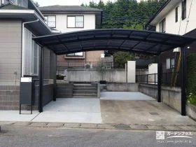 縦列駐車を並列駐車へ。毎日の使いやすさを高めた駐車スペースリフォーム