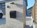 大判タイルが映える、上質感あふれる門柱デザイン