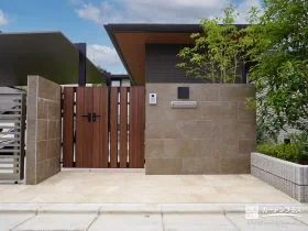 住まいの第一印象を彩る、重厚感ある門まわり