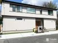 シンプルながらも玄関周りのデザインが映える新築外構