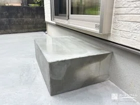 掃き出し窓を、スムーズに行き来できるステップ[施工後]