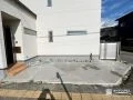 ロックガーデンが彩るナチュラルモダンなセミクローズの新築外構