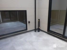 中庭時間を楽しめるタイルデッキ[施工後]