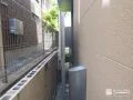 勝手口前を目隠ししてプライバシーを確保したフェンス