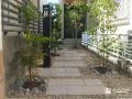 植栽が彩るモダンな旗竿地の新築外構