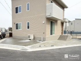広々と使えるシンプルな駐車スペース[施工後]