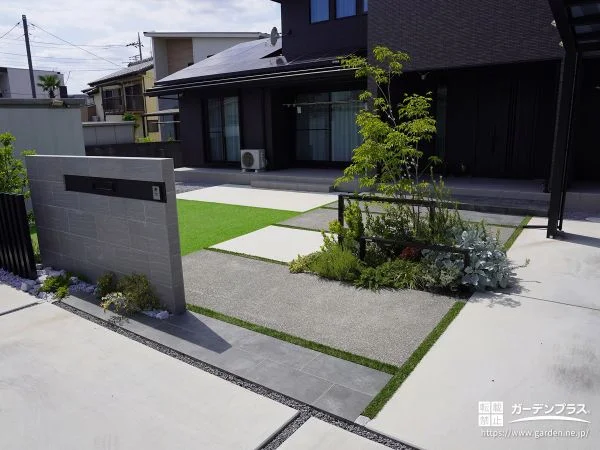 植栽とフレームで奥行きを演出するアプローチ