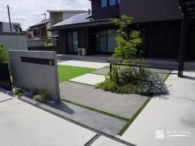 植栽とフレームで奥行きを演出するアプローチ[施工後]