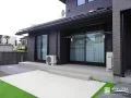 タイルデッキへの出入りをサポートするステップ タイルデッキへの出入りをサポートするステップ