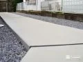 土間コンクリートで舗装した園路 土間コンクリートで舗装した園路
