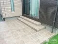リビングとつながる、使い勝手のよいタイルテラス