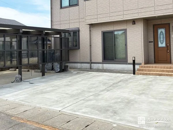 駐車スペースを広げて駐車可能な台数を増やしたリフォーム工事