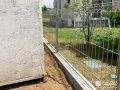境界をすっきり区切るメッシュ仕様のフェンスを設置した工事
