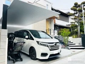 夜も安心、美しく。ラインライトが防犯性も高めるカーポート