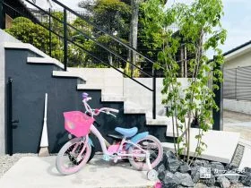 階段横を有効活用した、生活感を隠せる駐輪スペース[施工後]