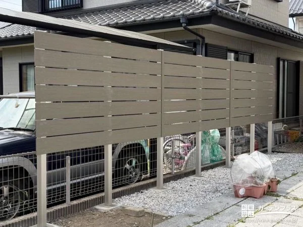 木目調フェンスで視線を遮りプライバシーを守る快適なお庭工事