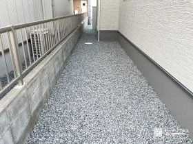 雑草対策で清潔な犬走り[施工後]
