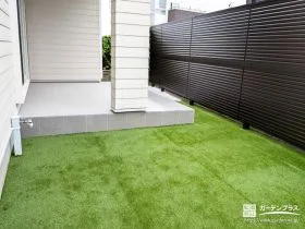 人工芝で一年中楽しめるお手入れしやすいお庭[施工後]