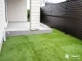 人工芝で一年中楽しめるお手入れしやすいお庭