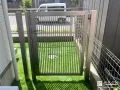ワンちゃんの飛び出しを防止する門扉