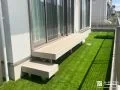 ワンちゃんも安心の人工芝とウッドデッキで快適に過ごすお庭工事