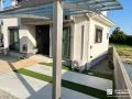 土間コンクリートと人工芝が映える駐車スペースリフォーム工事