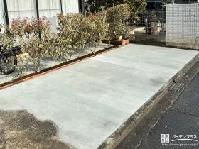駐車しやすい土間コンクリートと花壇で整えた駐車スペース工事