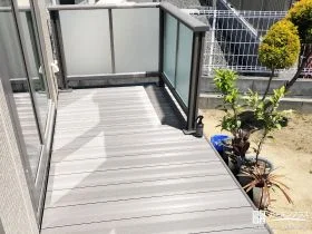 視線を気にせずくつろげるウッドデッキと目隠しフェンス工事