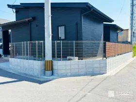 必要な場所だけ目隠しを設け、開放感とプライバシーを両立[施工後]