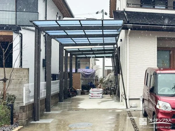 雨の日も快適に使える延長カーポートを設置した駐車スペース工事