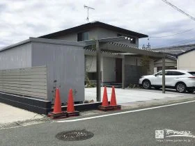 駐車しやすさもデザインも両立！毎日快適な広々駐車スペース[施工後]