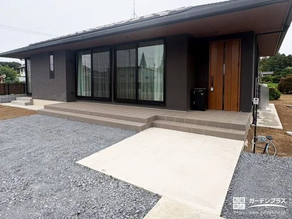 木調フェンスで開放感とプライバシーを両立した新築外構工事