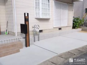 モダンな印象の機能門柱[施工後]