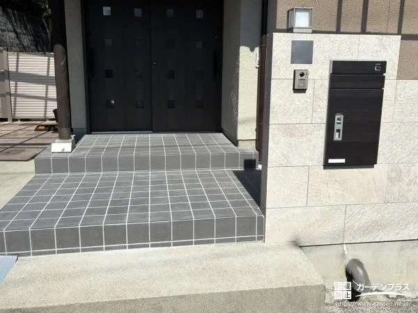 使いやすさと上質感を兼ね備えた玄関まわりのリフォーム工事