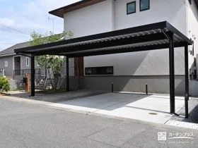 大切な愛車を守りながら住まいの主役になる3台用カーポート