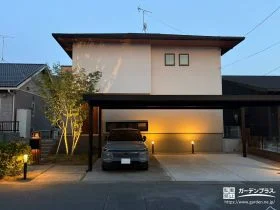3台用カーポートと照明が彩る外構リフォーム工事